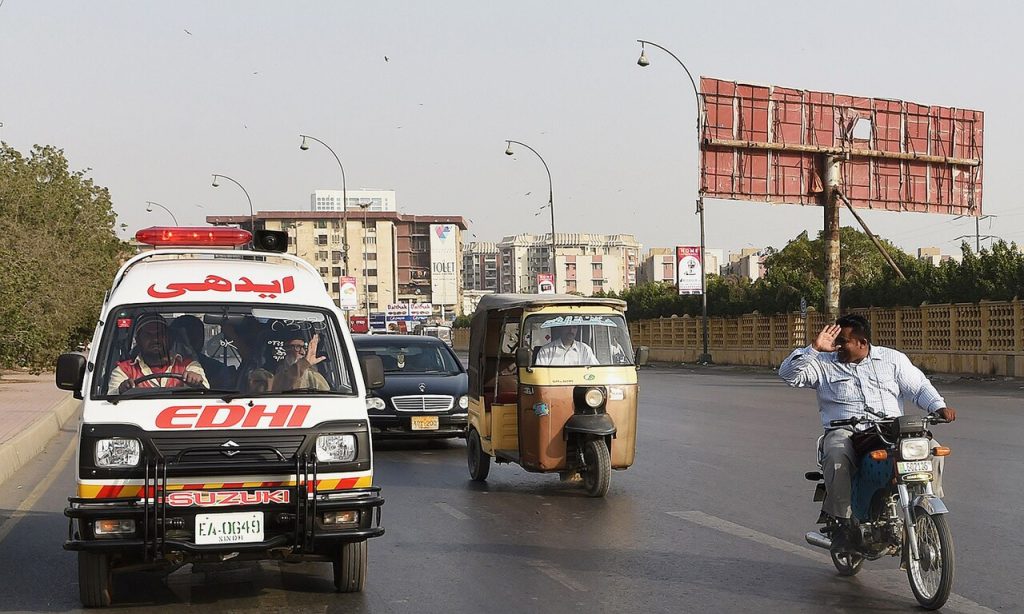 کراچی: مائی کولاچی روڈ پر ٹریلر نے دو افراد کو کچل دیا
